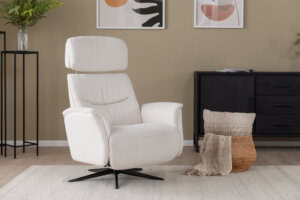 Skagen Studio Lund Essential recliner in Boogie Clay fabric.