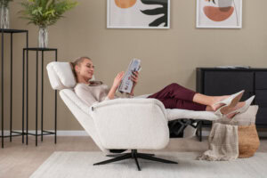 Skagen Studio Lund Essential recliner in Boogie Clay fabric.