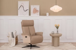 Skagen Studio Hald recliner in Soleda Khaki leather.