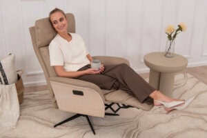 Skagen Studio Hald recliner in Soleda Khaki leather.