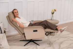 Skagen Studio Hald recliner in Soleda Khaki leather.
