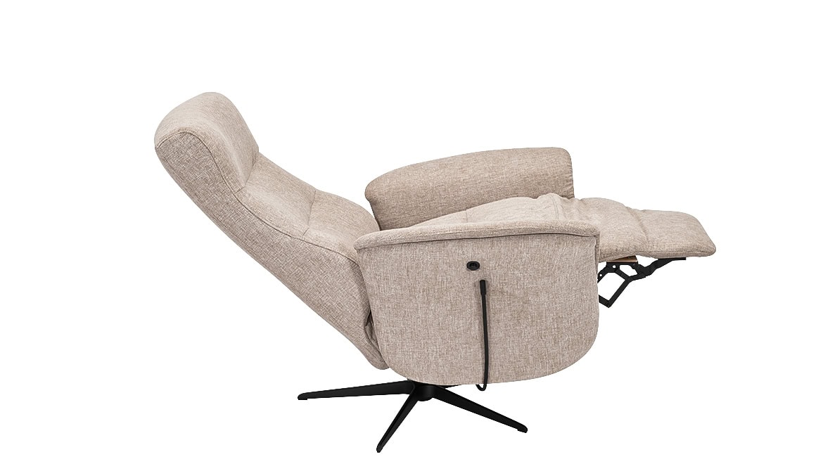 Skagen Studio Nordborg recliner in Brego Beige fabric.