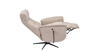 Skagen Studio Nordborg recliner in Brego Beige fabric.