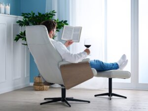 Skagen Studio Emdrup recliner in Soleda Silver Grey leather.