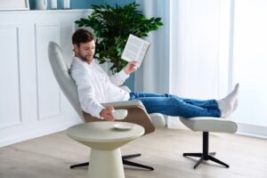 Skagen Studio Emdrup recliner in Soleda Silver Grey leather.