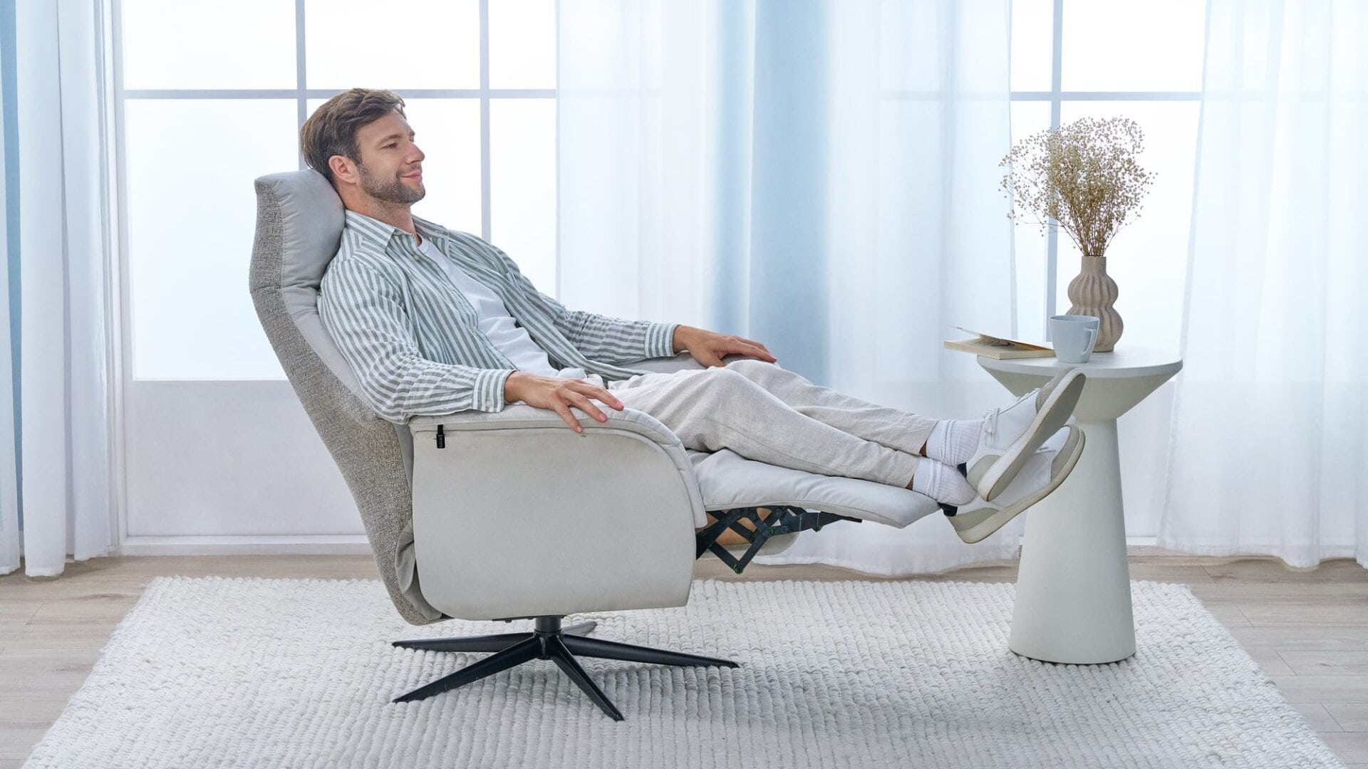 Skagen Studio Stadil recliner in Challenger Shell fabric.