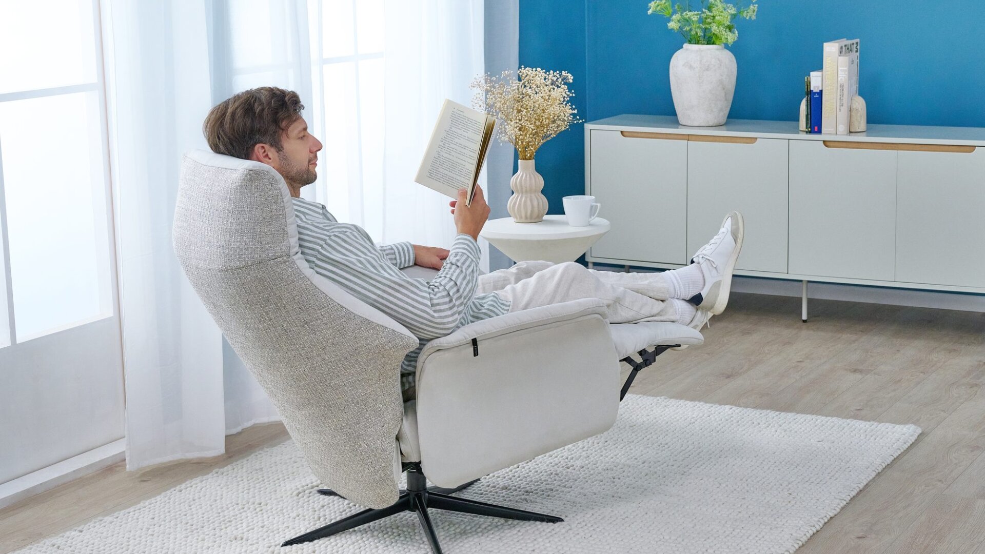 Skagen Studio Stadil recliner in Challenger Shell fabric.
