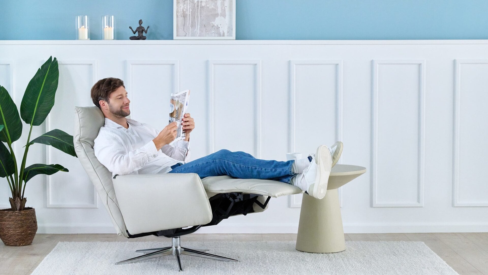Skagen Studio Hampen recliner in Soleda Silver Grey leather.